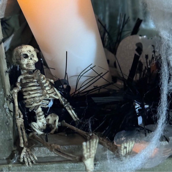 NEW! Spooky Halloween Bride & Groom Corpse Lantern Centerpiece - Picture 11 of 14